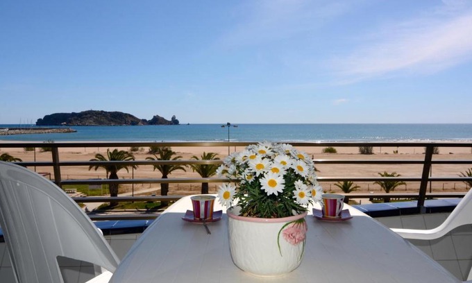 L'Estartit Apartment | Pet-Friendly Catalonia 3-6 with Oceanfront Views & High Ratings