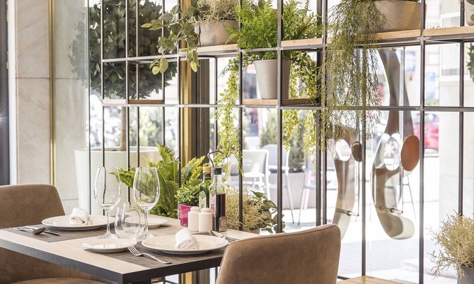 Sant Gervasi – la Bonanova Hotel | Stylish Catalonia Barcelona 505: Pool, Spa & Family-Friendly