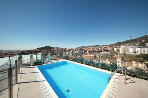 Vallcarca i els Penitents Hotel | Pet-Friendly Catalonia Park Güell with Pool & Breakfast