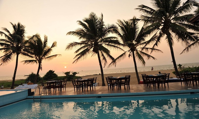 Negombo Hotel | Relax at Catamaran Beach Hotel with Pool and Restaurant