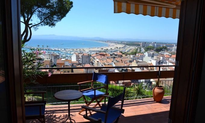 L'Estartit Apartment | Stay at Catarina Dos - L'Estartit with Pool & Spa Access