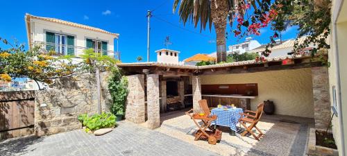 Vila Baleira House | Oceanfront Catavento: Guest Rated 9.1 with Breakfast