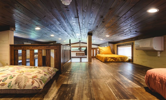 Gatlinburg - Pigeon Forge Cottage | Enchanting Riverfront Tiny Home in the Smoky Mountains