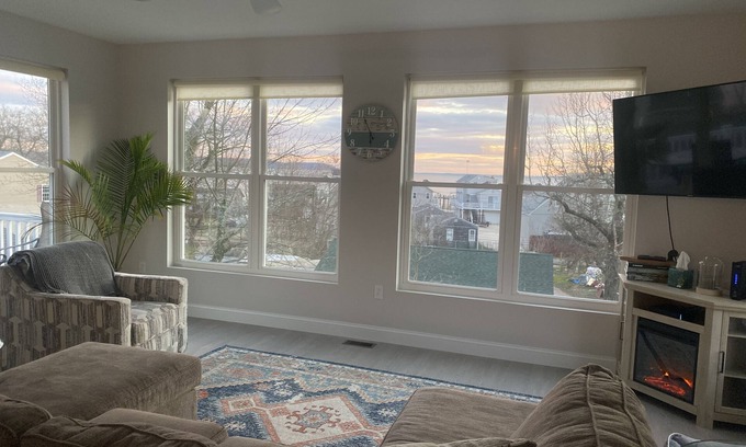 Charlestown House | Unforgettable Sunsets at Chesapeake Bay Hotel, Rated 10/10