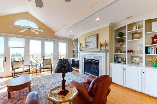 Seabrook Island House | Relax at Catesby's Bluff 2240: Pool & Hot Tub Await!