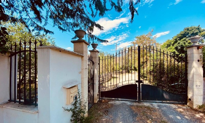 Esperaza Cottage | Pet-Friendly CATHAR Gite with Oceanfront Views in OCCITANIA