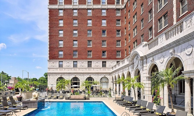 Central West End Hotel | Explore Cathedral Basilica of Saint Louis: Pool & Pet Friendly!