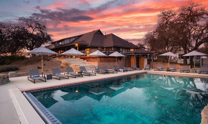 Templeton House | Discover Cathedral by AvantStay: Sauna, Pool Table & Scenic Views