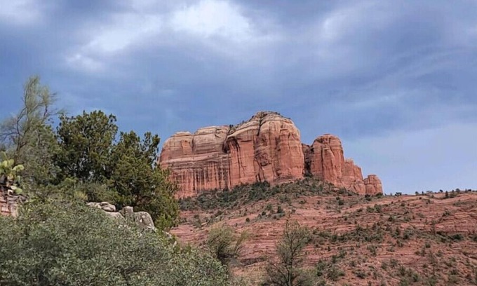 Sedona House | Pet-Friendly Retreat with Cathedral Rock Views & Hot Tub
