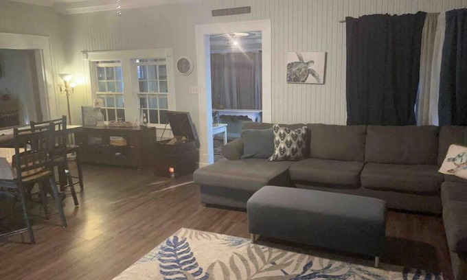 La Porte House | Pet-Friendly Getaway at Cathy's Cottage By The Bay