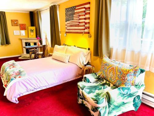 Highmount Apartment | Catskill Cabin The Flamingo Suite 5