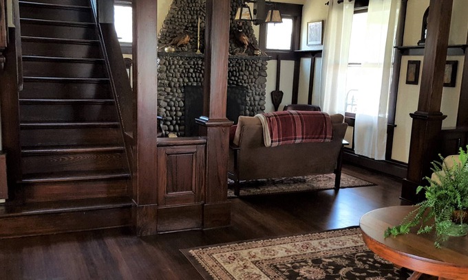 West Saugerties House | Experience Catskill Classic Charm with Pet-Friendly Amenities