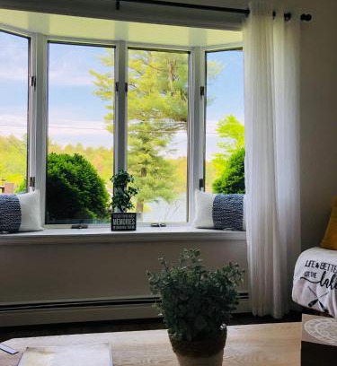 Rock Hill Villa | Scenic Catskills Cottage By The Lake - 4-Star Stay