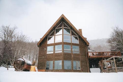 Town of Denning Villa | Catskills Luxury Chalet - Mountains Retreat