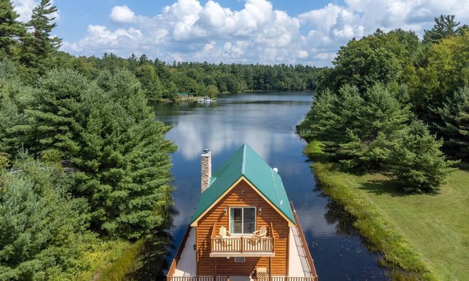 West Oneonta Cabin | Idyllic Catskills Over Water Bungalow on Scenic Lake Albanese