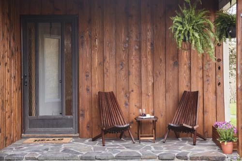 Saugerties House | Inviting Catskills Retro Retreat with Hot Tub & Family-Friendly Amenities
