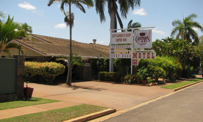 Richmond Hill Hotel | Enjoy Comfort at Cattleman's Rest Motor Inn with Pool & Kitchen