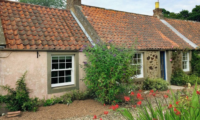 East Linton Cottage | Cozy 2-Bedroom Retreat with Ocean View in Dunbar