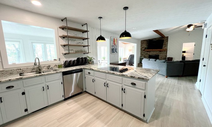Reed Creek House | Experience Cause Beaches Be Salty Lake House with Pool & Spa