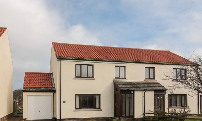 Berwick-upon-Tweed House | Pet-Friendly Causeway Cottage with Garden in Holy Island