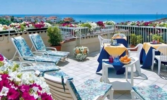 Castiglione della Pescaia House | Ocean View Stay at Cav Approdo with Family-Friendly Amenities