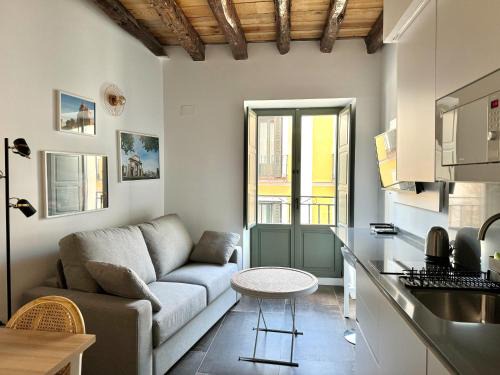 Barrio de La Latina Apartment | Discover Cava Baja Suites 2: Family-Friendly Retreat