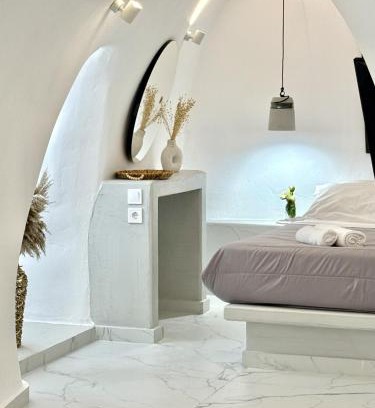 Fira Apartment | Cave Crafted Suites