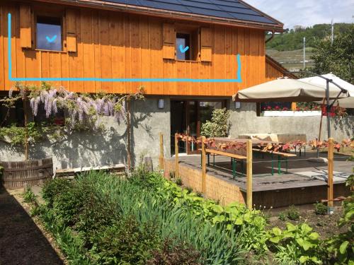 Cully House | Pet-Friendly Retreat at Cave de Moratel - Guest Rated 9.2