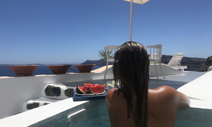 Oia Villa | Unforgettable Cave House with Jacuzzi and Ocean View