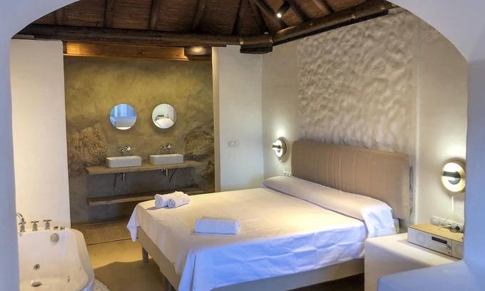 Alora House | Relax at Cave House El Naranjo with Private Pool & Spa