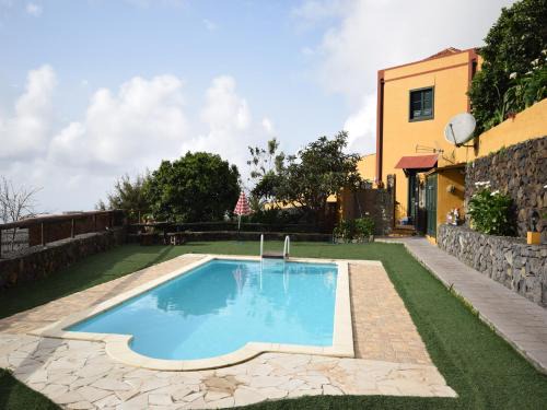 Montijos House | Discover Belvilla by OYO Casita Orotava with Pool Access