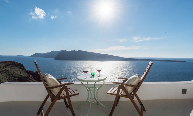 Kamari Hotel | Cave Nest Junior Suite with Caldera View *access via numerous steps
