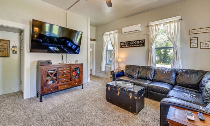Cave Springs Apartment | Cave Springs Home: Family-Friendly Retreat Near Razorback Stadium