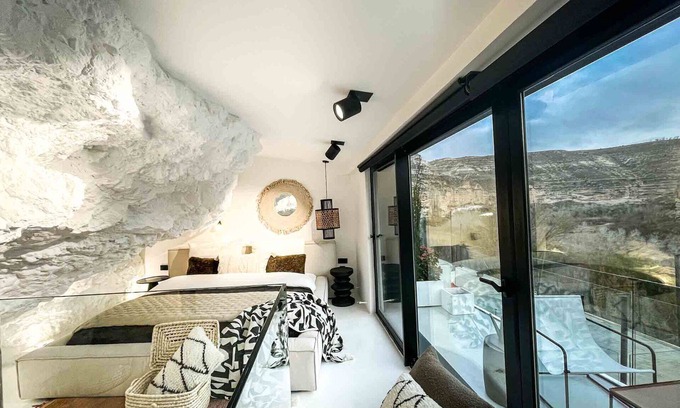 Jorquera Apartment | Discover Cave Suite KAHF: Unique Stay with Spa & Hot Tub