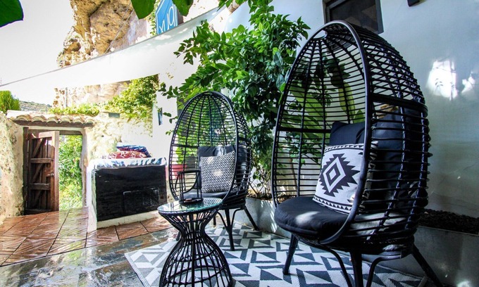 Jorquera Apartment | Discover the Unique Cave Suite THA with Spa & Breakfast