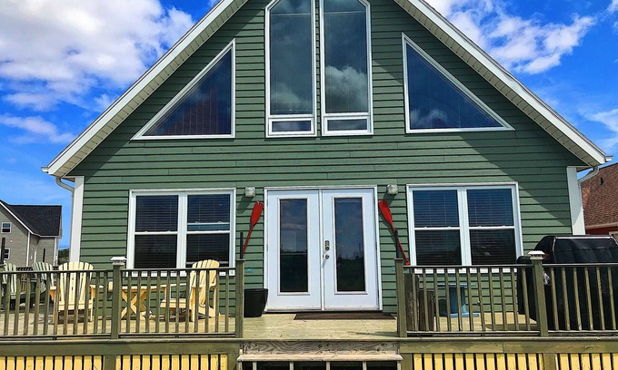 Cavendish Cottage | Beachfront Cavendish Driftwood Getaway with Pool & Golf