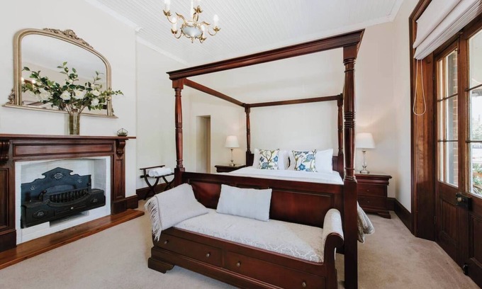 Central Mudgee House | Elegant Cawarra on the Park in Historic Mudgee