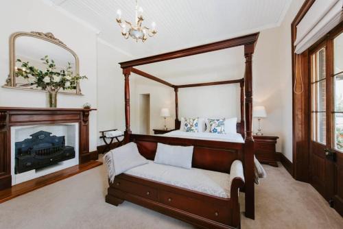 Central Mudgee House | Pet-Friendly Cawarra on the Park - Historic Mudgee Escape