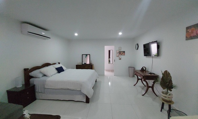 Willemstad Apartment | Cozy Cayenas Apartment with Spa and Kitchen Amenities