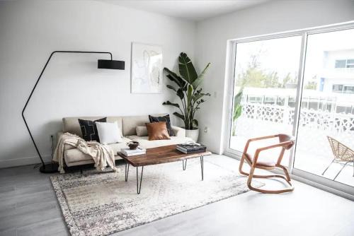Seven Mile Beach Apartment | Elegant Oceanfront Cayman Luxury Rentals at The Grove
