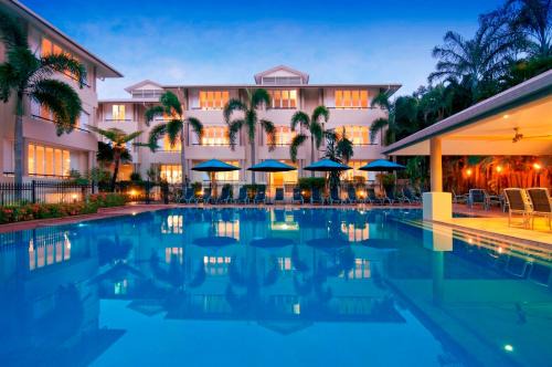 Port Douglas Resort | Inviting Cayman Villas Port Douglas with Pool & Hot Tub
