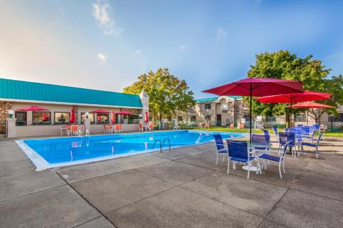 Ithaca Hotel | Enjoy Oceanfront Comfort at Cayuga Blu with Great Amenities