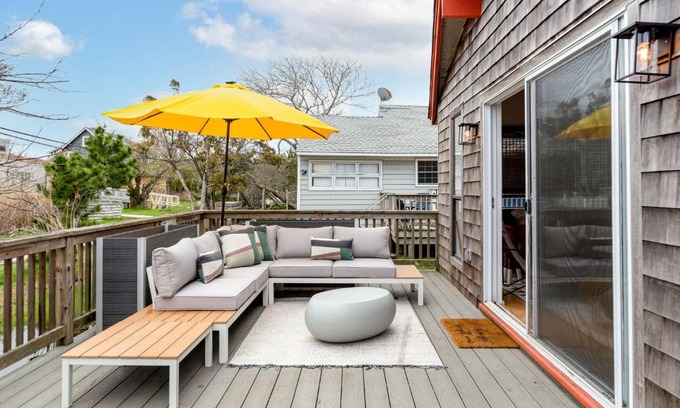 Ocean Bay Park House | Bright and Inviting Cayuga Street Sunshine Retreat