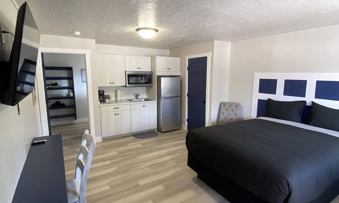 Duchesne Hotel | Eco-Friendly Retreat at CB&M Executive Suites with Pool