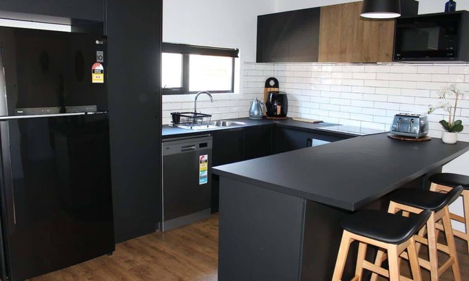 Launceston CBD House | Modern Townhouse on Elizabeth St with Secure Parking