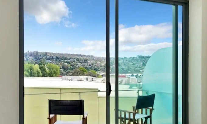 Launceston CBD Apartment | Prime CBD Hotel with Free Gym, Restaurant, and Wi-Fi
