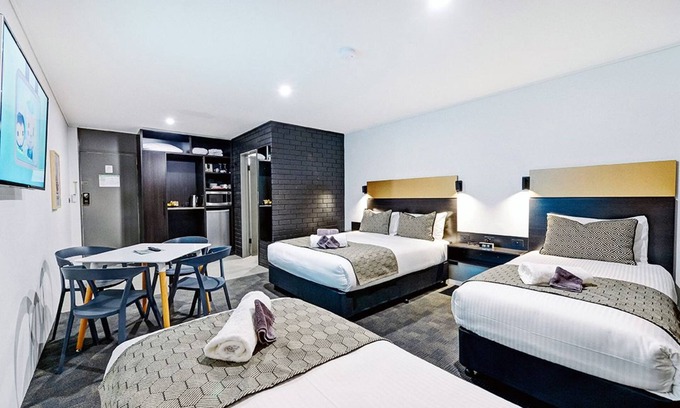 Coffs Harbour Hotel | Top-Rated CBD Motor Inn with Pool and Family-Friendly Amenities