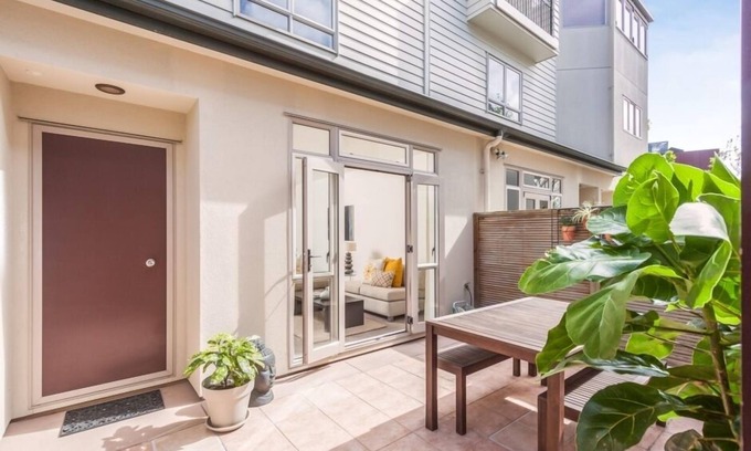Newton House | Stylish CBD 3-Storey Terrace House with Courtyard Oasis