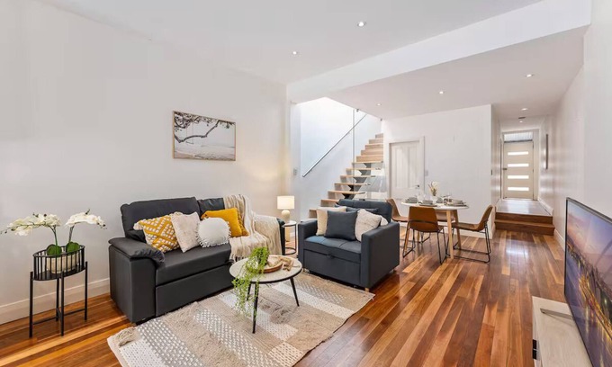 Pyrmont House | CBD Stay|Walk to Darling Harbour and Fish Market