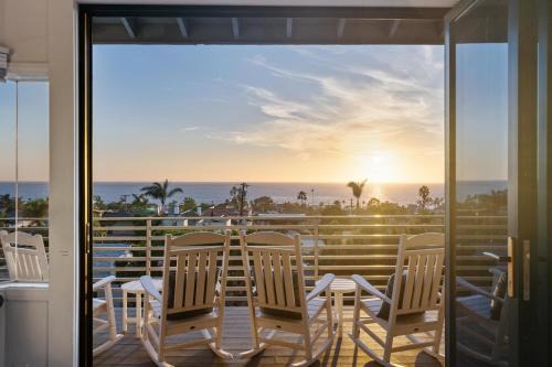 Cardiff-by-the-Sea House | Experience Cardiff Panoramic Paradise: 4-Star Family Retreat